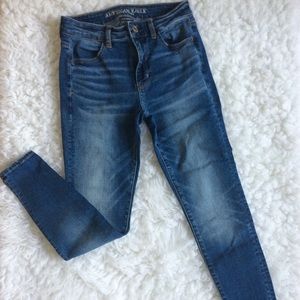 Abercrombie light wash skinny jeans